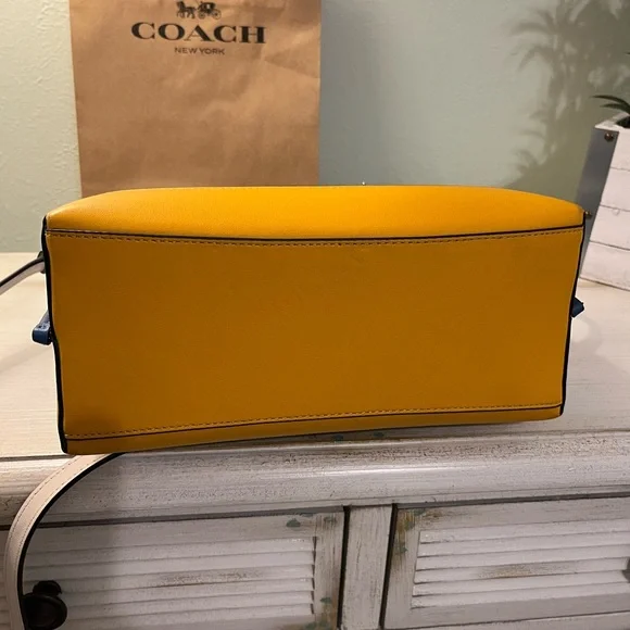 Coach Mollie Tote 25 Crossbody 2-Way Denim Ochre New without tags - Picture 4 of 9